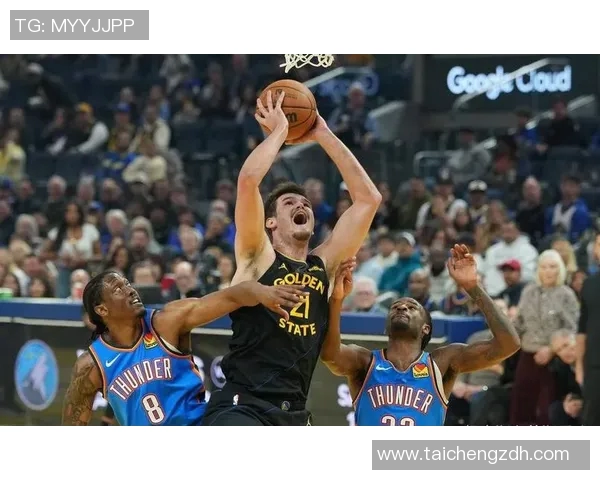 勇士94-131雷霆 球员评价:2人及格,8人低迷 勇士94-131雷霆 球员评价:2人及格,8人低迷