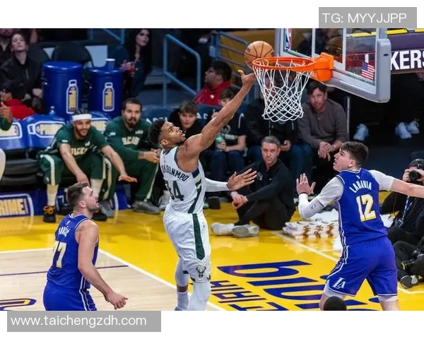 （体育）篮球——NBA常规赛：雄鹿胜湖人